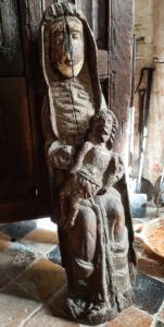 fig. 4a vierge en majesté (12e siècle) bois sculpté american pilgrim museum, leyde ?